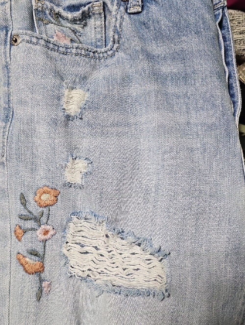 Lucky Brand Light Blue Floral Embroidered Skinny Boyfriend Jeans